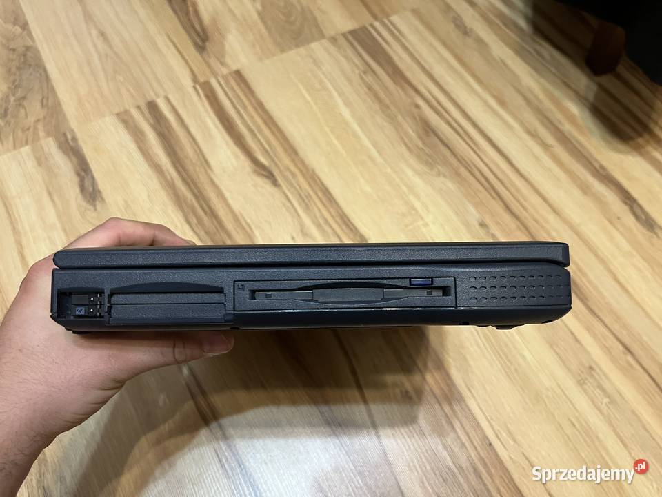 Zabytkowy laptop HP OmniBook XE2 Intel Celeron  Brzana