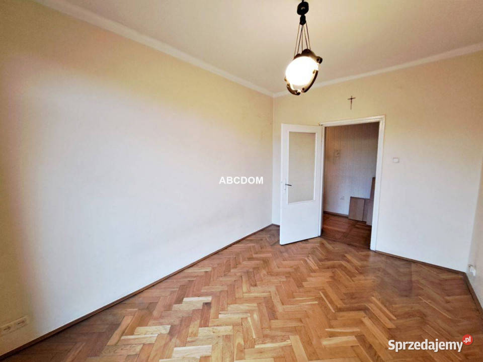Nowa Huta dwupokojowe z jasną kuchnią balkon cegła