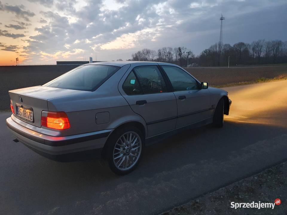 BMW E36 18 IS sedan seria zdrowa buda Rok produkcji 1995 Suwałki