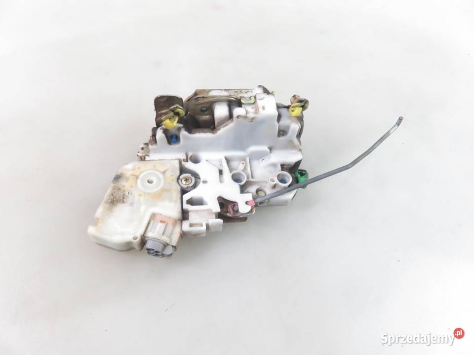 ZAMEK PRAWY PRZEDNI NISSAN NAVARA D22 805525P003