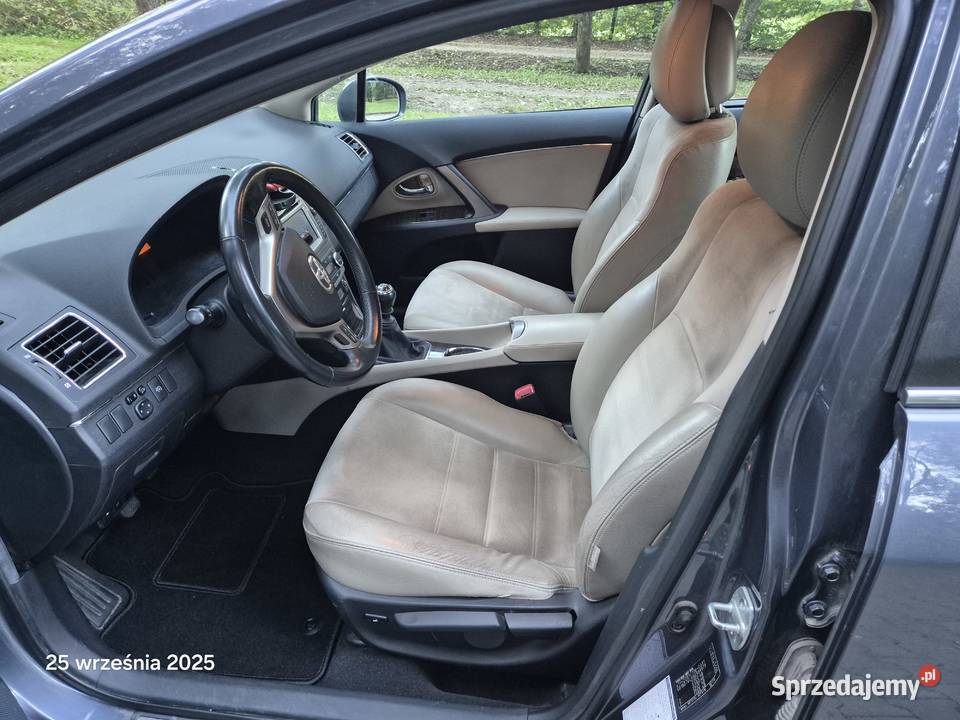 Toyota Avensis 2012 solnavi Okole