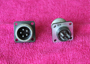 Gniazdo metalowe - 5 pin