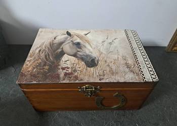 Kuferek z koniem vintage koronka szkatułka drewnianą decoupage