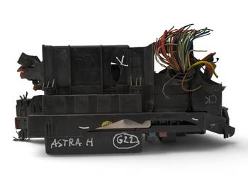 SKRZYNKA BEZPIECZNIKÓW BSI Opel Astra III H CDI 13242781 5DK009464-10