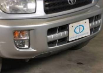 Toyota rav4 2002 rok Uszkodzony zderzak dwie sztuki