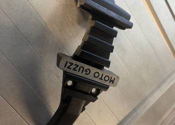 Moto Guzzi V85TT v85 tt 1A013796 osłona świecy cylindra