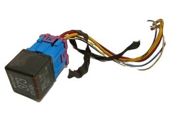 Przekaźnik wielofunkcyjny 12V 4-pin Audi VW Porsche 8D0951253A orygina
