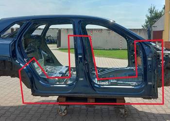 Audi Q8 E-TRON SUV próg słupek a b środkowy cały bok prawa strona 