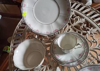 Patera . Stafford, England. Różyczki