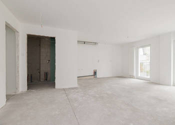 Duży salon, 3 lub 4 pokoje, balkon, kameralnie
