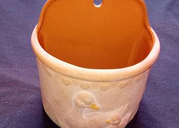 Ceramiczna zawieszana osłonka doniczki z kaczkami. Skandynawia, II poł. XXw