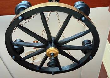 Żyrandol typu "koło wozu"