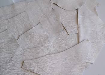 Skóra (420 g) Licowa Włoska średnie i małe kawałki Biały