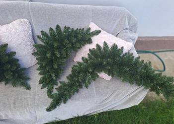 Świąteczne  zielone śnieżone  stroiki na stół drzwi komode kominek prezent