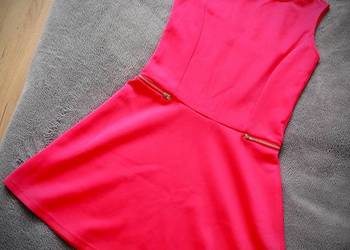 Urocza sukienka w kolorze fuksji Sinsay rozmiar XS