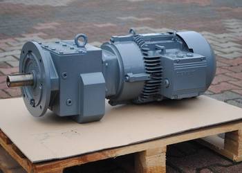 Motoreduktor kołnierzowy 7.5kw. 245obr./min.. Siemens
