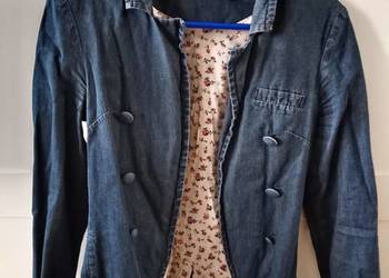 marynarka a la surdut Bershka z kolorową podszewką