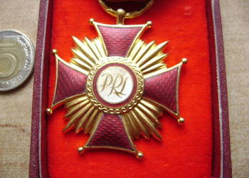 Starocie z PRL - Militaria = Złoty Krzyż Zasługi PRL w pudełku TANIO