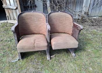 Stare fotele kinowe z kina LOT w Świdniku. Do renowacji