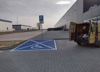Malowanie miejsc dla osób niepełnosprawnych niebiesko P-24