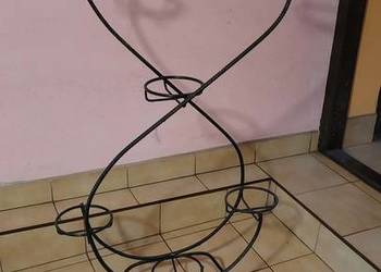 Kwietnik stalowy malowany na czarno