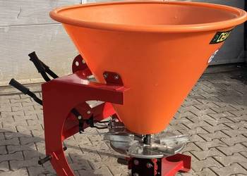 Lejek rozsiewacz nawozów przystawka sadownicza