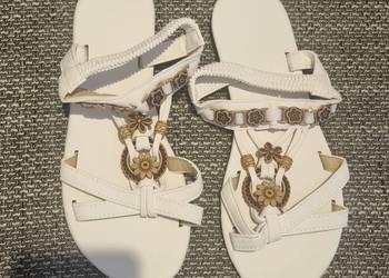 Białe Sandały w stylu Boho