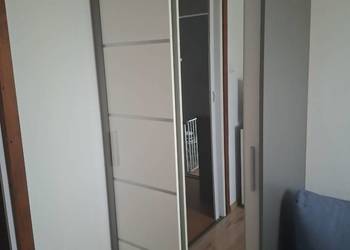 Pilnie sprzedam szafę dwudrzwiową z lustrem