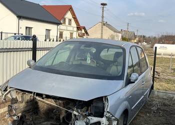 Sprzedam renault scenic na części