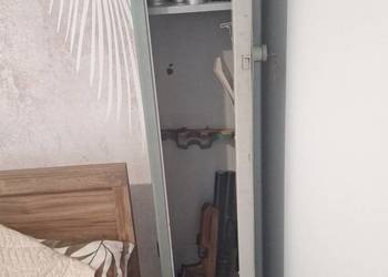 Szafa na bron.Sejf.Prl.