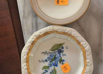 Rosenthal Maria.  Biała porcelana z motywami kwiatowymi.  Konfiturówka. Śr.