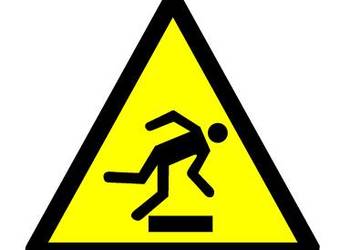 Naklejka BHP Niebezpieczeństwo potknięcia się 100x100mm GDW007