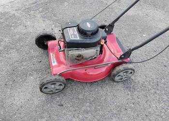 Kosiarka spalinowa Briggs Stratton wyrzut boczny