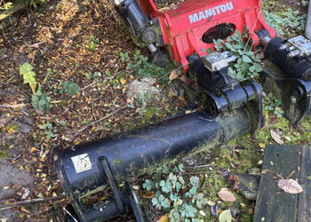 Manitou 1335 - podpory łapy siłownik zamek