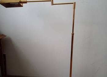 Lampa podłogowa ze składanym ramieniem