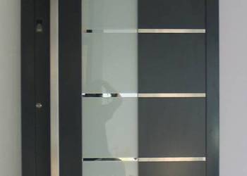 Drzwi wejściowe zewnętrzne aluminiowe Schüco - zawiasy kryte