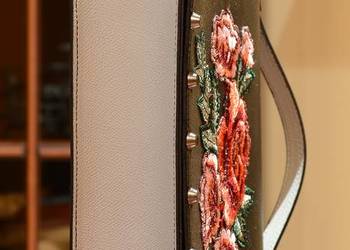 Śliczna kobieca torebka skórzana z haftem w kwiaty VENEZIA