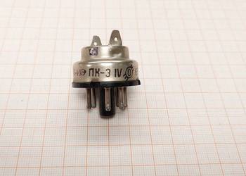 Adapter lampy  PK-3 IV 6PIN/7PIN  1szt.  (A847) Adapter lampy  PK-3 IV 6PIN/7PIN  1szt.  (A847)