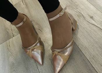 (38) Złote, bogato zdobione baleriny wieczorowe z zapięciem, NOWE