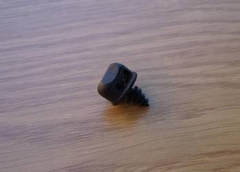 Spinka mocowanie dywaników przednich Rover 75 MG ZT