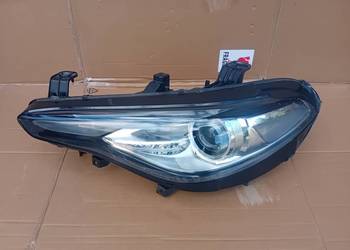 Alfa Romeo Giulia Bi-Xenon z Led reflektor, lampa lewy przód.