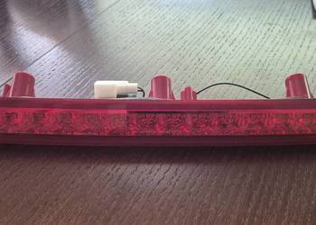 Oryginalne 3 światło Stop LED - KIA CEE'D 1.6 CRDI 2008 - uszkodzone Oryginalne 3 światło Stop LED - KIA CEE'D 1.6 CRDI 2008 - uszkodzone