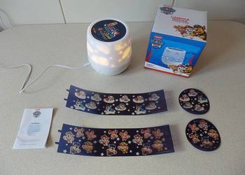 Lampka nocna z obrotowym projektorem z motywem bajki "Psi Patrol"