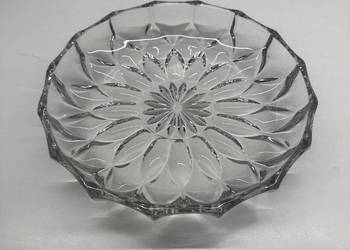 Talerz kryształowy z lat PRL-u. Talerz kryształowy z lat PRL-u.