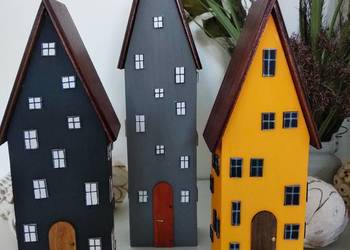 Domki dekoracyjne z wysokimi dachami – kontrastowa kolekcja.