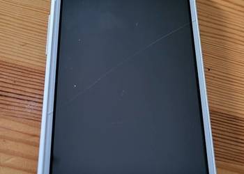 Telefon LG - uszkodzony na części zamienne.