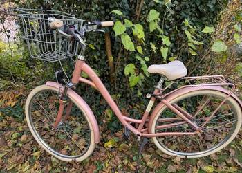 Rower Damski różowy Romet z 2022r. Art Deco Eco 18 koszyk lusterko miejski