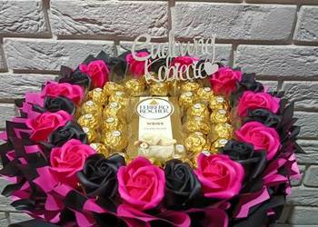 Box bukiet ma Dzień Kobiet z słodyczami