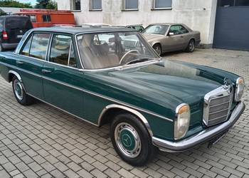 Mercedes-Benz W115 200 (1970) – I Seria, Butelkowa Zieleń + Jasne Wnętrze