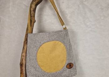 Jasnoszara torba handmade z regulowanym paskiem